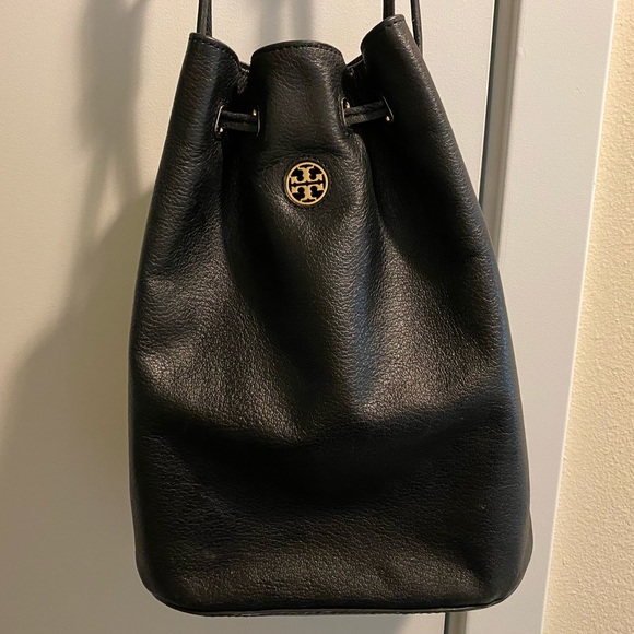 Tory Burch Handbags - Tory Burch Black Leather Bucket Crossbody Bag